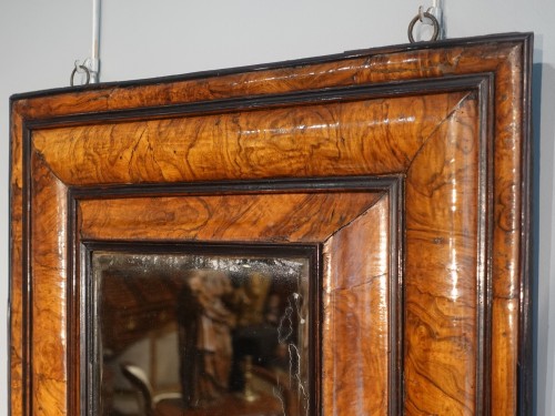 Miroir en placage de ronce de noyer d'époque XVIIe - Miroirs, Trumeaux Style Louis XIII