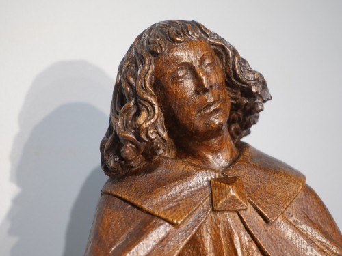 XVIe siècle et avant - Saint personnage en bois sculpté – XVIe siècle