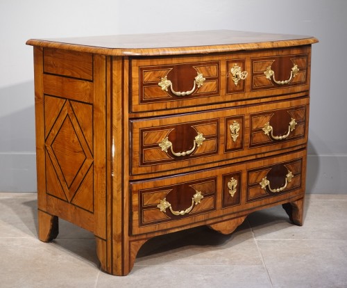 Early 18th century inlaid chest of drawers from Dauphiné - Furniture Style Louis XIV