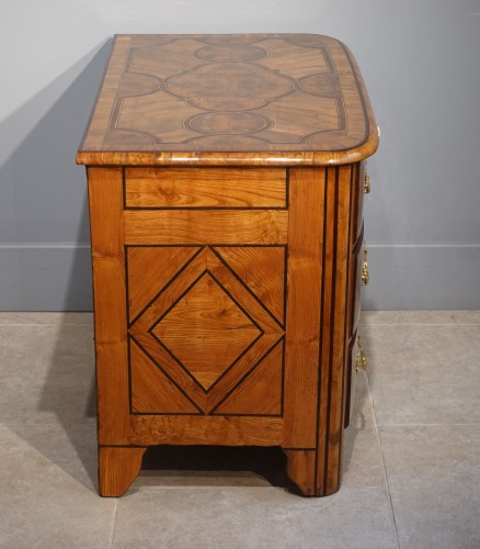 XVIIIe siècle - Commode marquetée Louis XIV du  Dauphiné – début XVIIIe