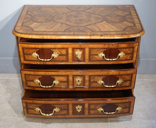 Early 18th century inlaid chest of drawers from Dauphiné - Louis XIV