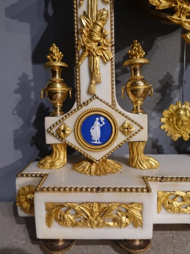 Horology  - Louis XVI clock in white marble, bronze and Wedgwood plaques, 18th ce