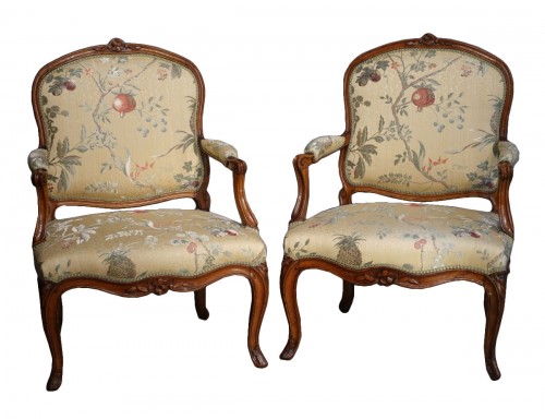 Paire de fauteuils à dossier plat Louis XV époque XVIIIe