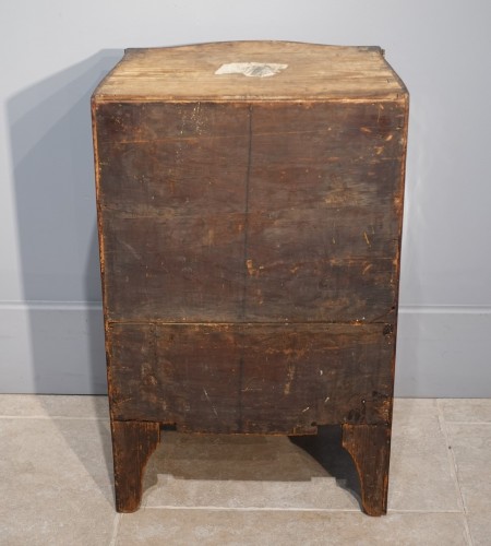 Petite commode Louis XV en bois de violette estampillée I.D.F – Époque XVIIIe - Gérardin et Cie