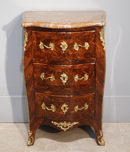 XVIIIe siècle - Petite commode Louis XV en bois de violette estampillée I.D.F – Époque XVIIIe