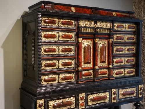 Cabinet Anversois de grandes dimensions, d'époque XVIIe - Mobilier Style Louis XIII