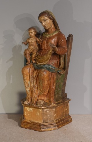 Sculpture Sculpture en Bois - Vierge à l'Enfant en Majesté en bois polychrome du XVIIe siècle
