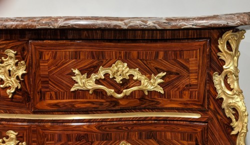 Antiquités - Commode d'époque Régence en bois de violette