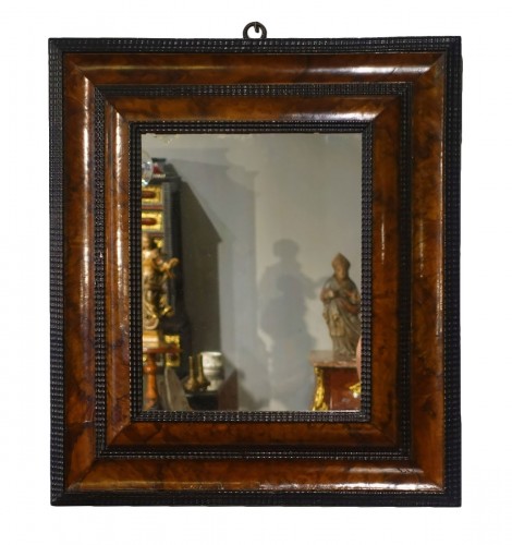 Miroir Louis XIII en placage de ronce de noyer d'époque XVIIe