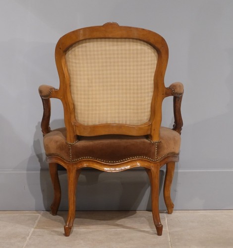 XVIIIe siècle - Ensemble de trois fauteuils Louis XV attribués à Pierre Nogaret