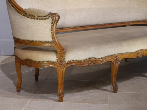 Louis XV sofa in walnut, attributed to Sébastien Carpantier (1770) - 