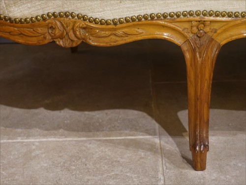 18th century - Louis XV sofa in walnut, attributed to Sébastien Carpantier (1770)