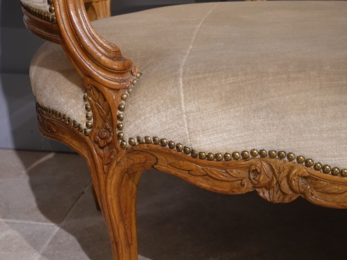 Louis XV sofa in walnut, attributed to Sébastien Carpantier (1770) - Louis XV