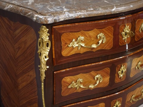 XVIIIe siècle - Commode Louis XV estampillée J.B Galet