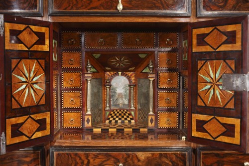 XVIIe siècle - Grand Cabinet attribué à Thomas Hache