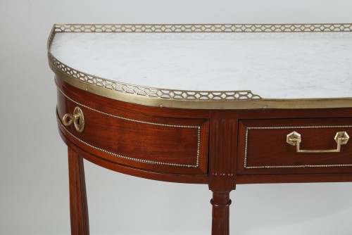 Mobilier Console - Console demi-lune en acajou attribuée à Fidelys Schey