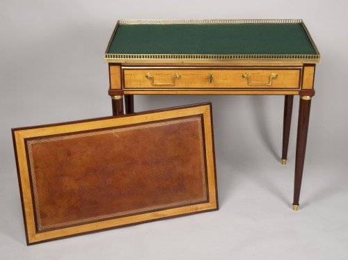 Petit bureau louis XVI en citronnier et amarante - Galerie Gilles Linossier