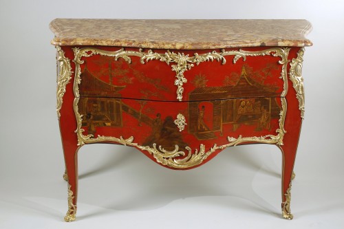 Commode en laque rouge au paysage chinoisant, attribuée à Adrien Delorme - Mobilier Style Louis XV
