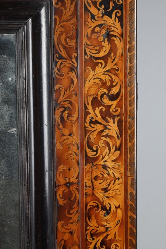 Miroirs, Trumeaux  - Miroir à fronton fin XVIIe attribué à Thomas Hache