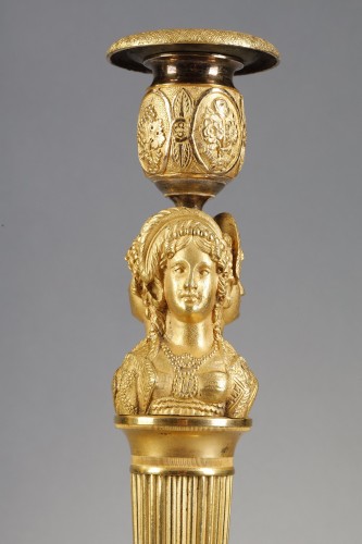 Antiquités - Paire de flambeaux dits « aux merveilleuses », attribué à Claude Galle (1759-1815)