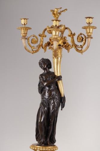 XVIIIe siècle - Paire de candélabres d’époque Louis XVI attribuée au bronzier Francois Remond