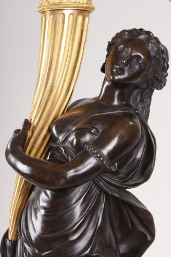 Antiquités - Paire de candélabres d’époque Louis XVI attribuée au bronzier Francois Remond