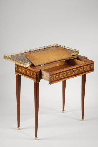 A Rare Living Room Table With Mechanism, Sliding Tray In Boudin Stamped Mar - Louis XVI