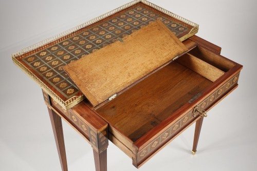 Louis XVI - A Rare Living Room Table With Mechanism, Sliding Tray In Boudin Stamped Mar