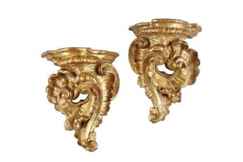 Pair of small wall brackets in gilded wood