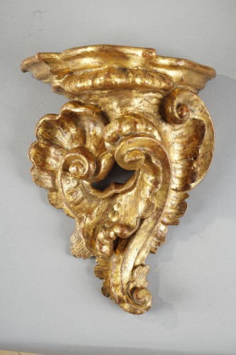 Decorative Objects  - Pair of small wall brackets in gilded wood