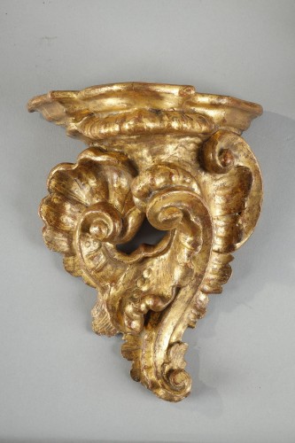 18th century - Pair of small wall brackets in gilded wood