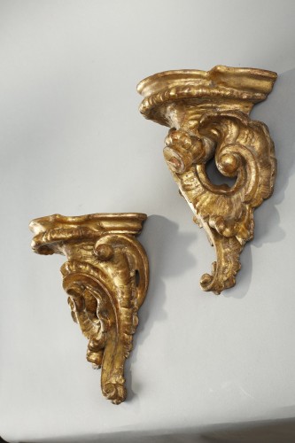 Antiquités - Pair of small wall brackets in gilded wood