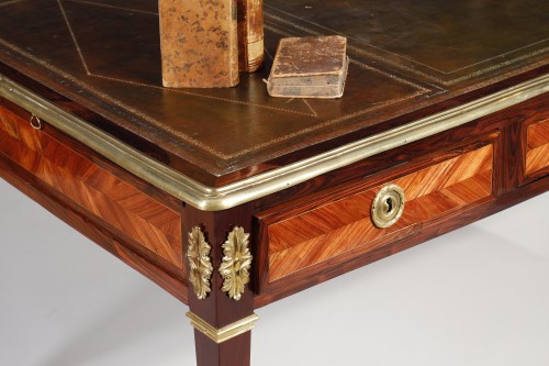 Large Flat Desk In violet wood and rosewood attributed to Vassou - Furniture Style Louis XVI