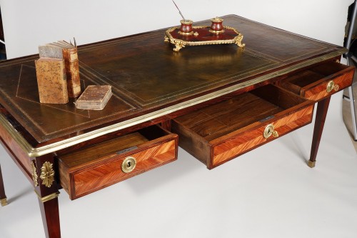 Large Flat Desk In violet wood and rosewood attributed to Vassou - 