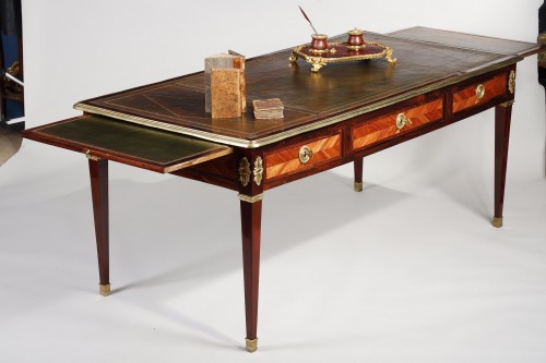 Antiquités - Large Flat Desk In violet wood and rosewood attributed to Vassou