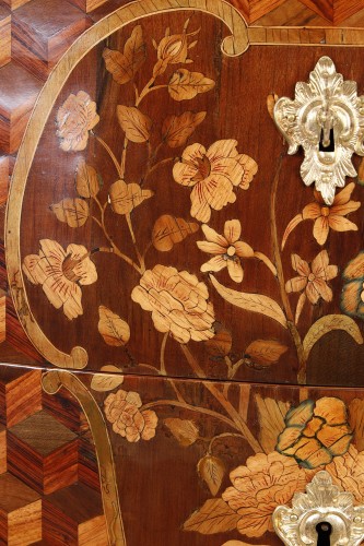 XVIIIe siècle - Commode Louis XV estampillée Jean-Mathieu Chevallier