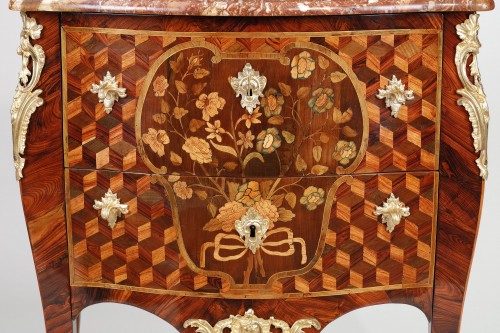 Antiquités - Commode Louis XV estampillée Jean-Mathieu Chevallier