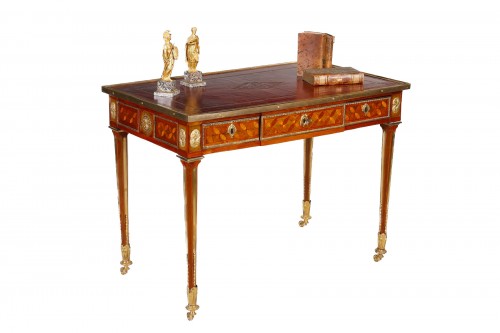 Bureau plat Louis XVI estampillé Bayer