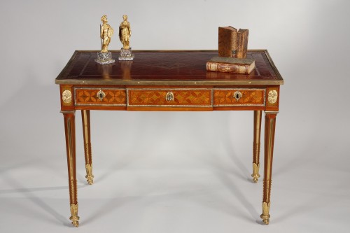 Bureau plat Louis XVI estampillé Bayer - Galerie Gilles Linossier