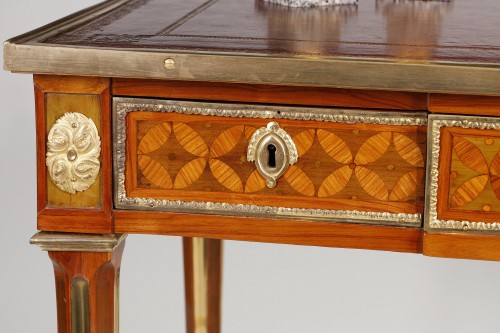 Bureau plat Louis XVI estampillé Bayer - Louis XVI