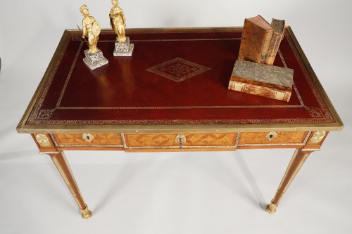 Antiquités - Bureau plat Louis XVI estampillé Bayer