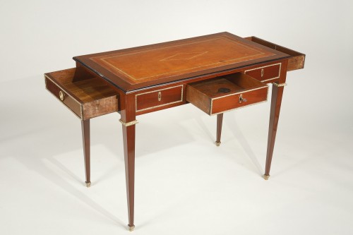 Petit bureau plat en acajou Louis XVI - Galerie Gilles Linossier