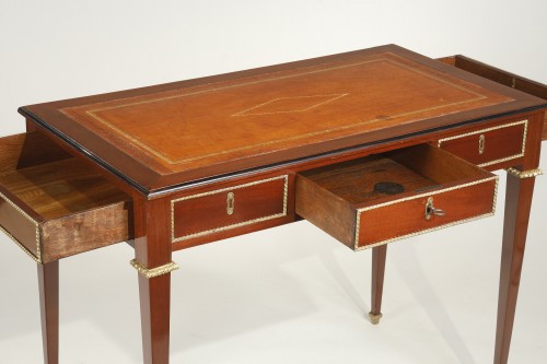 18th century - Small Flat Mahogany Desk Louis XVI