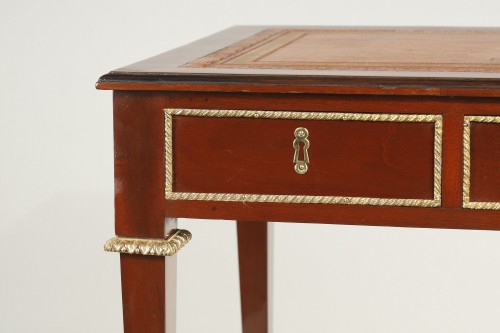 Louis XVI - Small Flat Mahogany Desk Louis XVI
