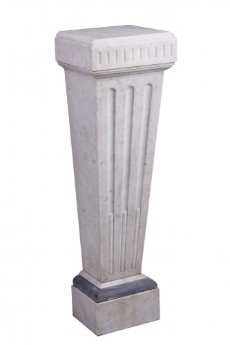 Colonne gaine en marbre blanc de carrare