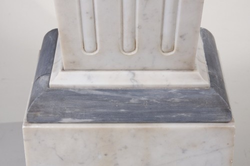 White Carrara marble sheath column - 