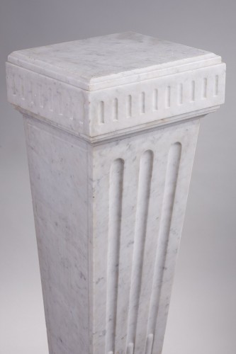 White Carrara marble sheath column - 
