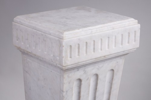  - Colonne gaine en marbre blanc de carrare