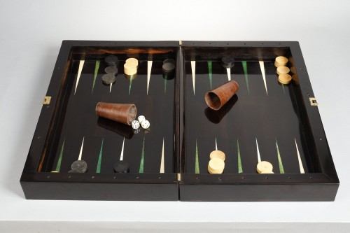Curiosities  - Jacquet game box in ebony, ivory and green tinted horn
