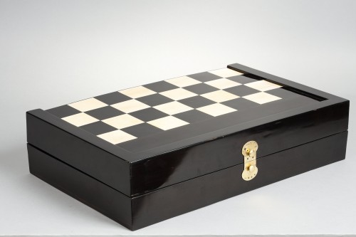 Antiquités - Jacquet game box in ebony, ivory and green tinted horn